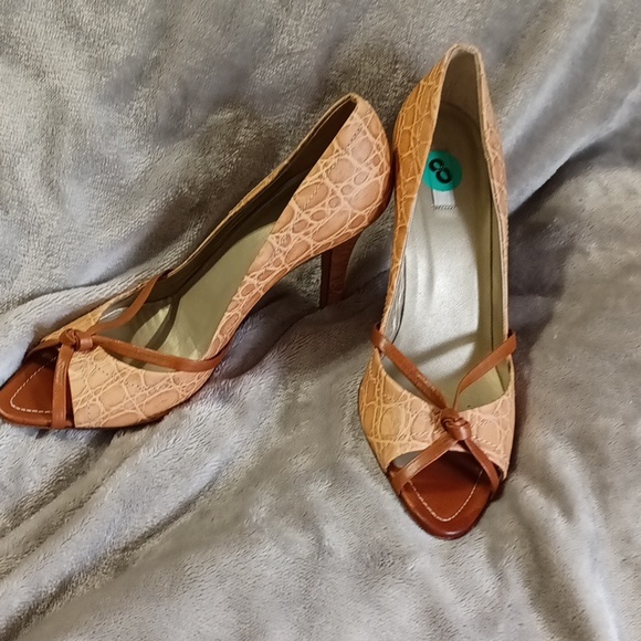 Furla Embossed Italian Leather Heels - Picture 3 of 14